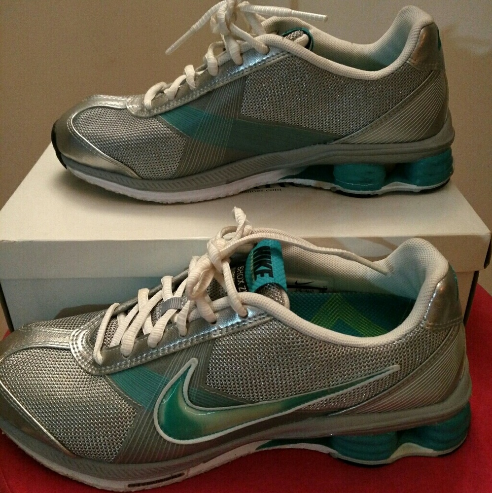 Nike Training shox zip sneakers